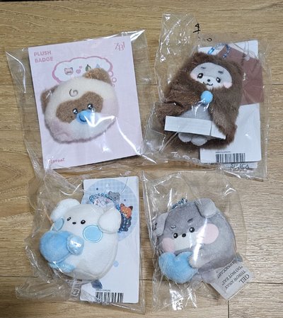 zeroni 收納包全新含卡 愛心娃 奶嘴徽章