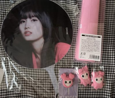 （整圖出 紙箱寄出）twice momo 手幅 大扇 lovelys 