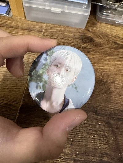 SEVENTEEN HOSHI 消費期限 徽章+壓克力吊飾