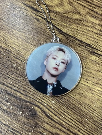 SEVENTEEN HOSHI 消費期限 徽章+壓克力吊飾