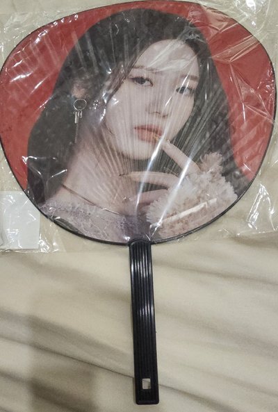 Babymonster  茶大扇子