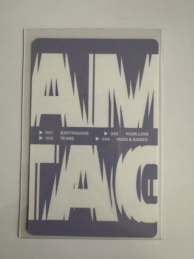 Jisoo AMORTAGE 白衣托臉秀