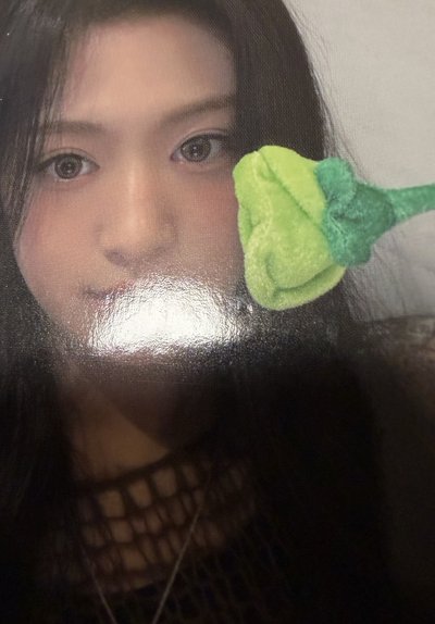 全新官方正版 babymonster 玫瑰日 YG 幸運卡 拿花賢