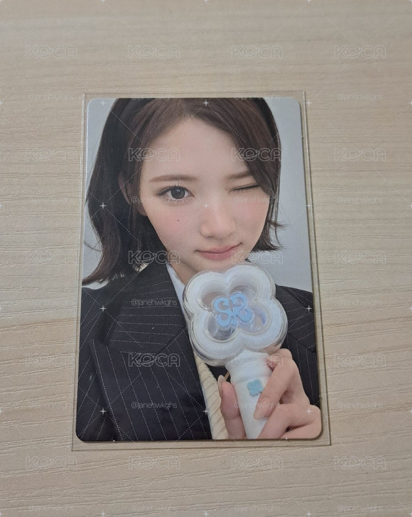 Jiwoo 手燈卡
