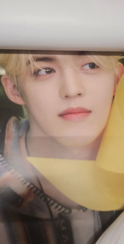 Seventeen 的週邊海報