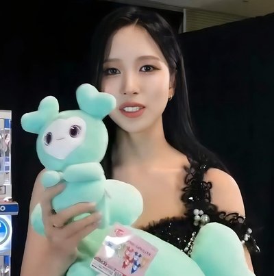 TWICE LOVELYSxGiGO 抱娃