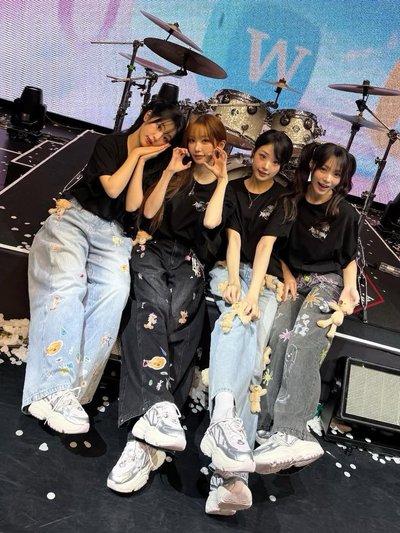 Rockation WORLD TOUR T-SHIRT (Black) 巡迴短袖 T（黑）