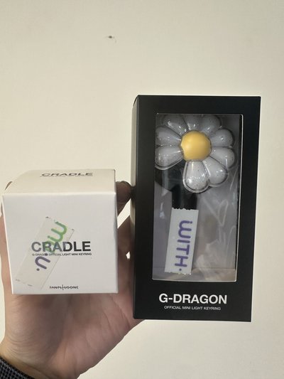 GD 小花手燈鑰匙圈+小盆栽組