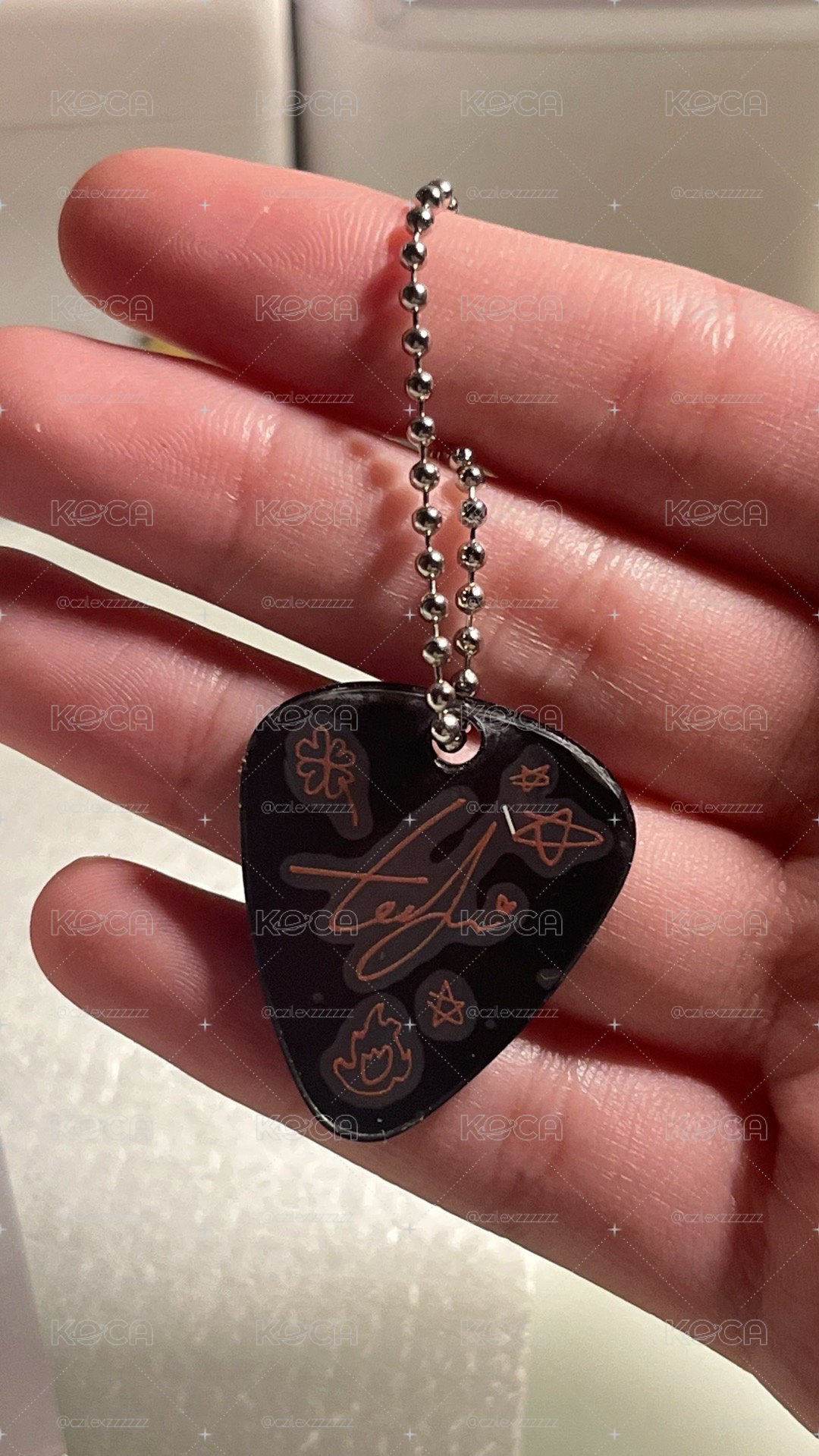 TXT MOA CON PICK 鑰匙圈吊飾顯