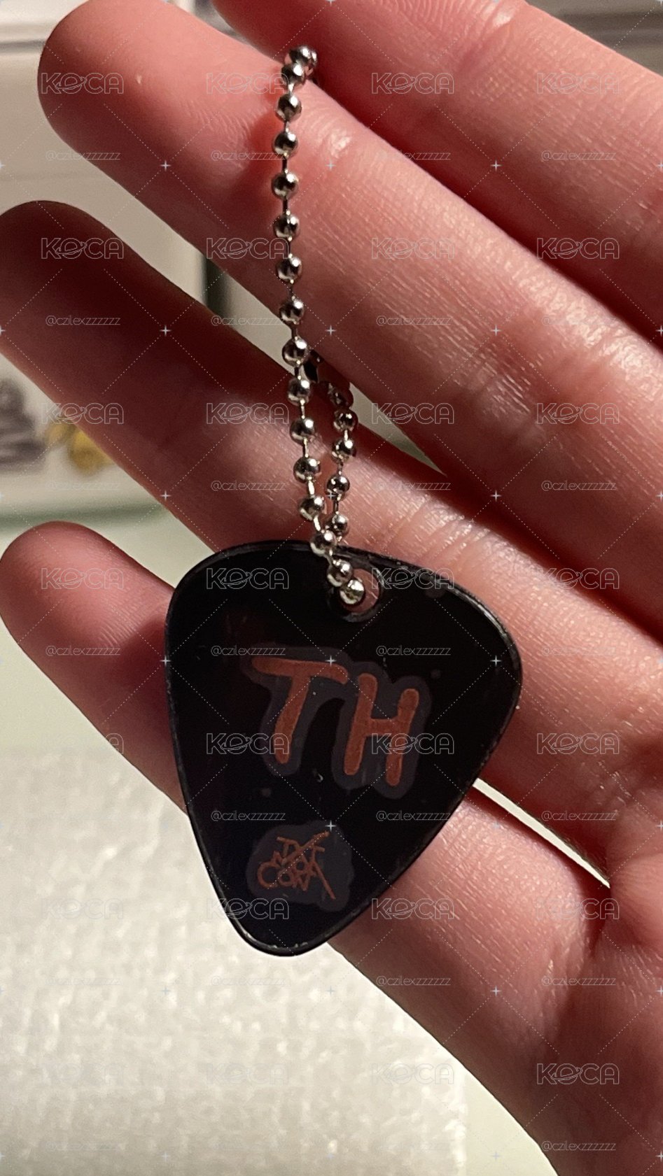 TXT MOA CON PICK 鑰匙圈吊飾顯