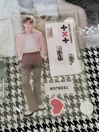 （現貨可當日寄出 整圖出）TXT 黃春 原皮 然竣 立牌