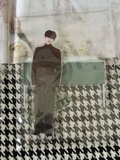 （現貨可當日寄出 整圖出）TXT 黃春 原皮 然竣 立牌