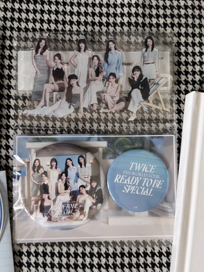 （現貨 整圖出）TWICE 子瑜 lovelys 大頭 吊飾 ready to be 徽章