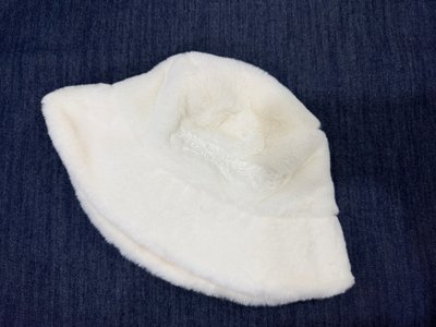 RIGHT HERE 漁夫帽