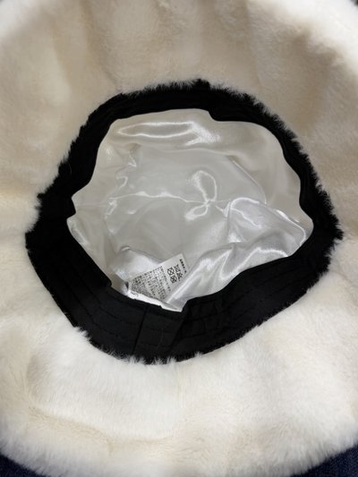 RIGHT HERE 漁夫帽