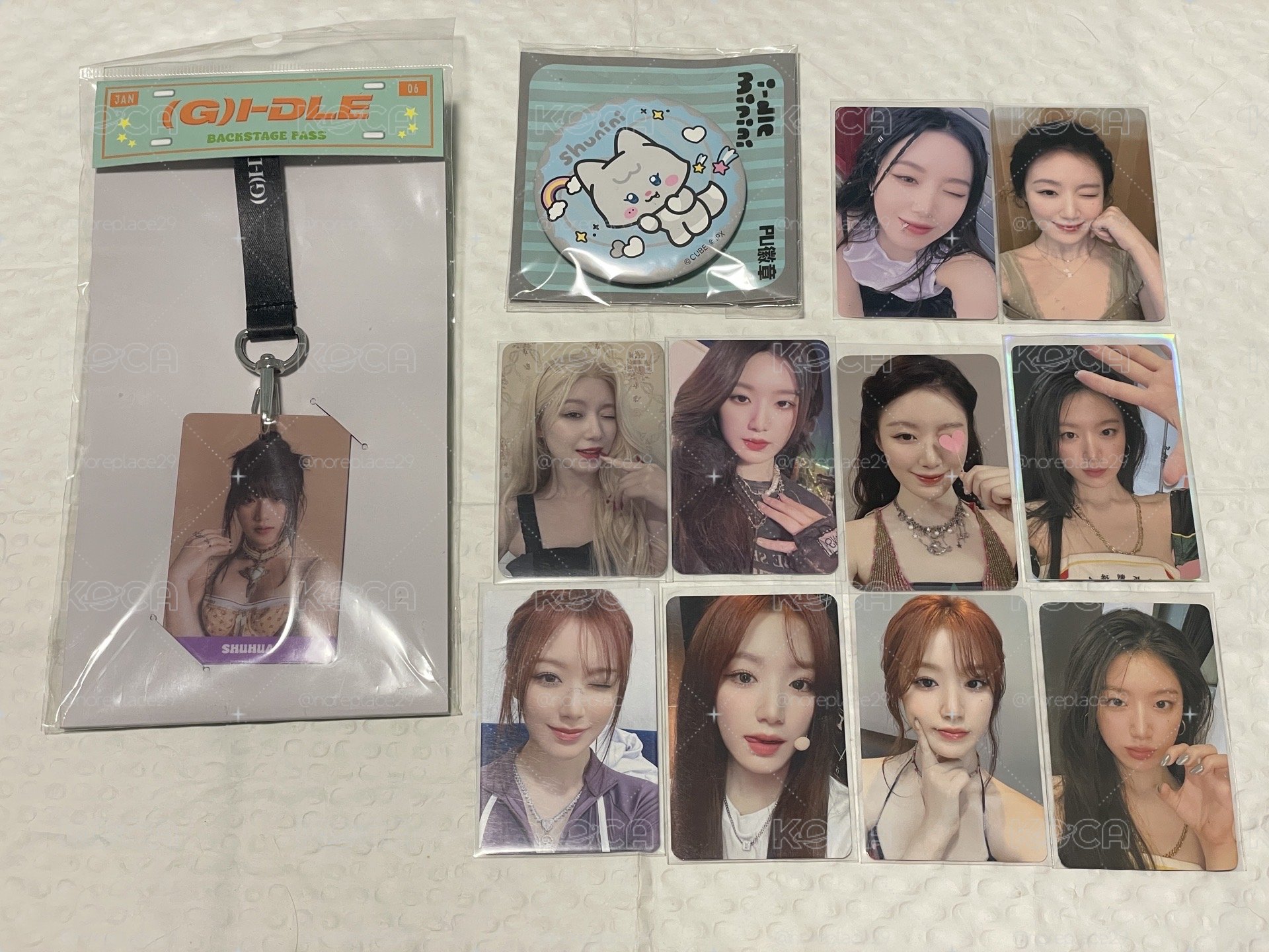 i-dle 舒華 展覽磁鐵 迷七識別證 展覽限定徽章 整圖售 送迷八未拆專一本（圖1+圖2）