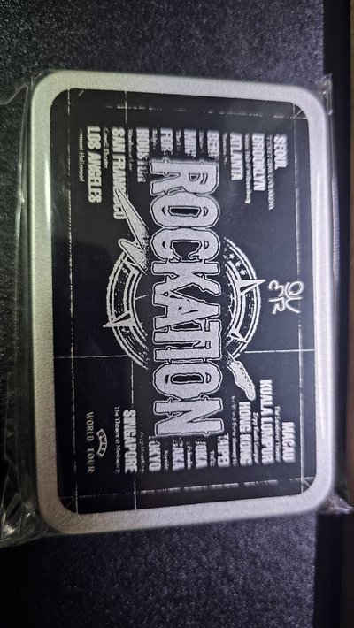 【QWER】 SIGNED PICK SET 撥片 鐵盒組