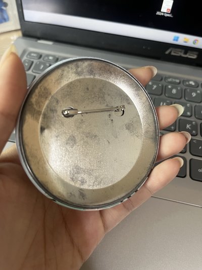 哲快閃店徽章含框