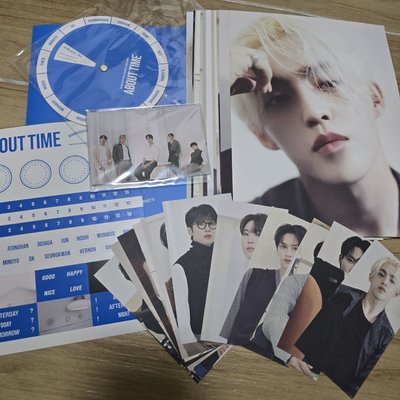 SEVENTEEN 年曆內容物