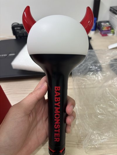 已拆 BABYMONSTER 手燈 有痕跡請看圖