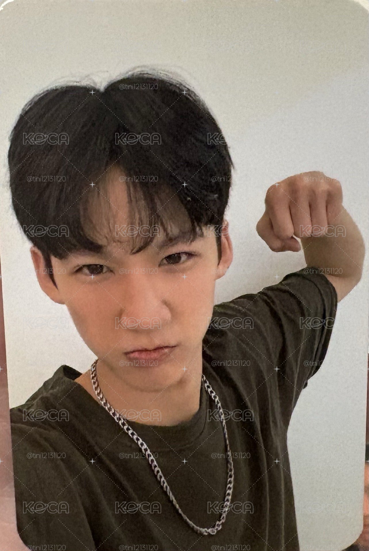 小新自拍握拳