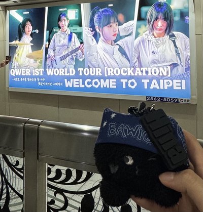 QWER Hina隱藏石頭含卡含外盒