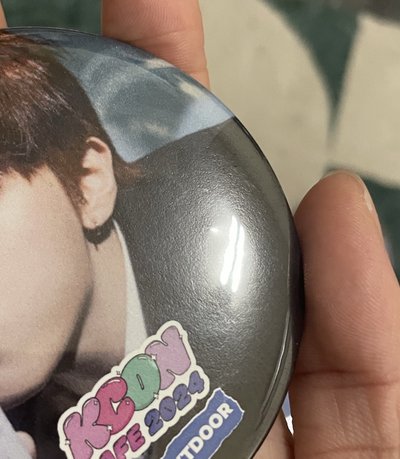 鐵皮控必收 西裝吳那 kcon大徽章