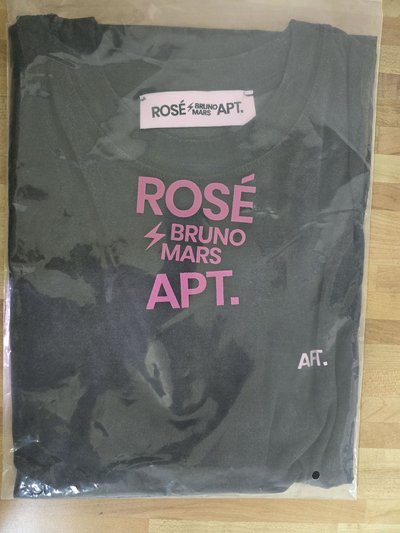 Rosie APT.相關系列-2nd 滿額卡鑰匙圈套組，number one Girl T恤