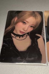 金髮滿額角