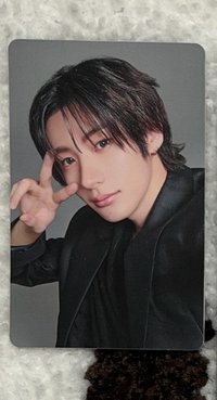 眼睛旁邊比YA桶