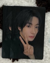 滿額-臉頰旁邊比YA