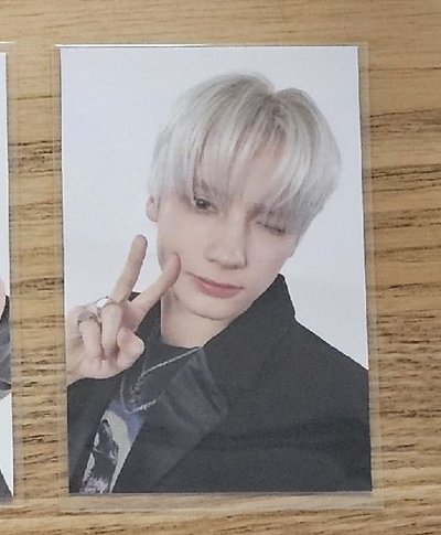 TXT 休寧凱 MOACON外套卡