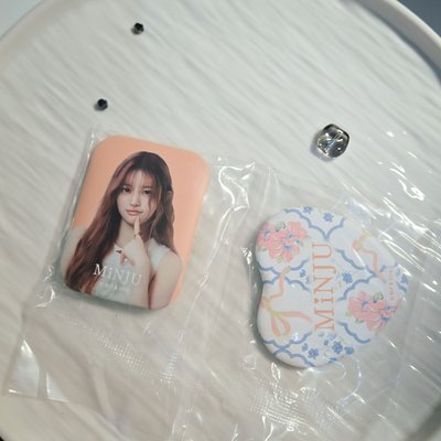 全新未拆封 minju徽章組