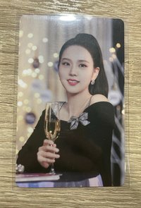 Jisoo 拿杯子