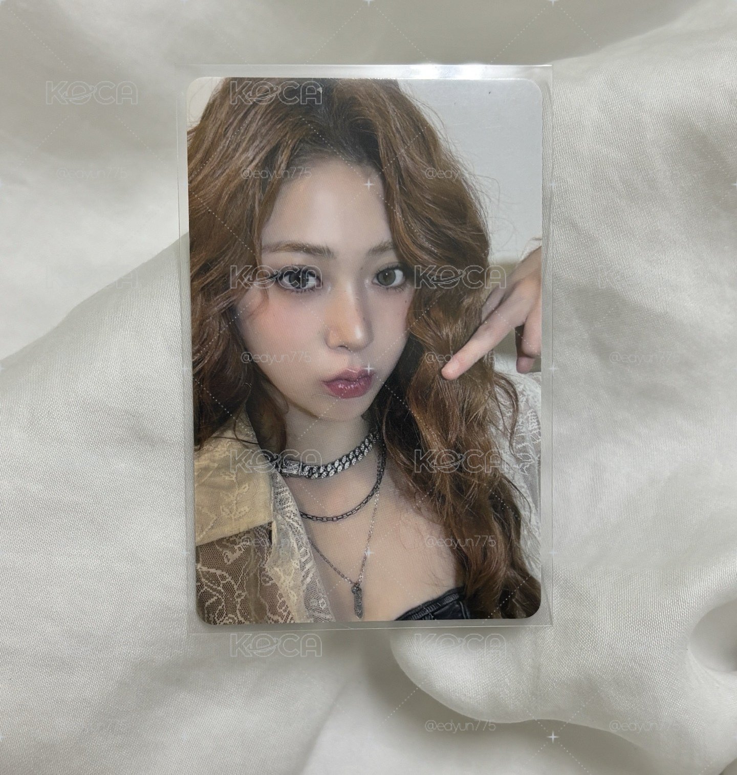 LE SSERAFIM YUNJIN 環球1.0幸運卡