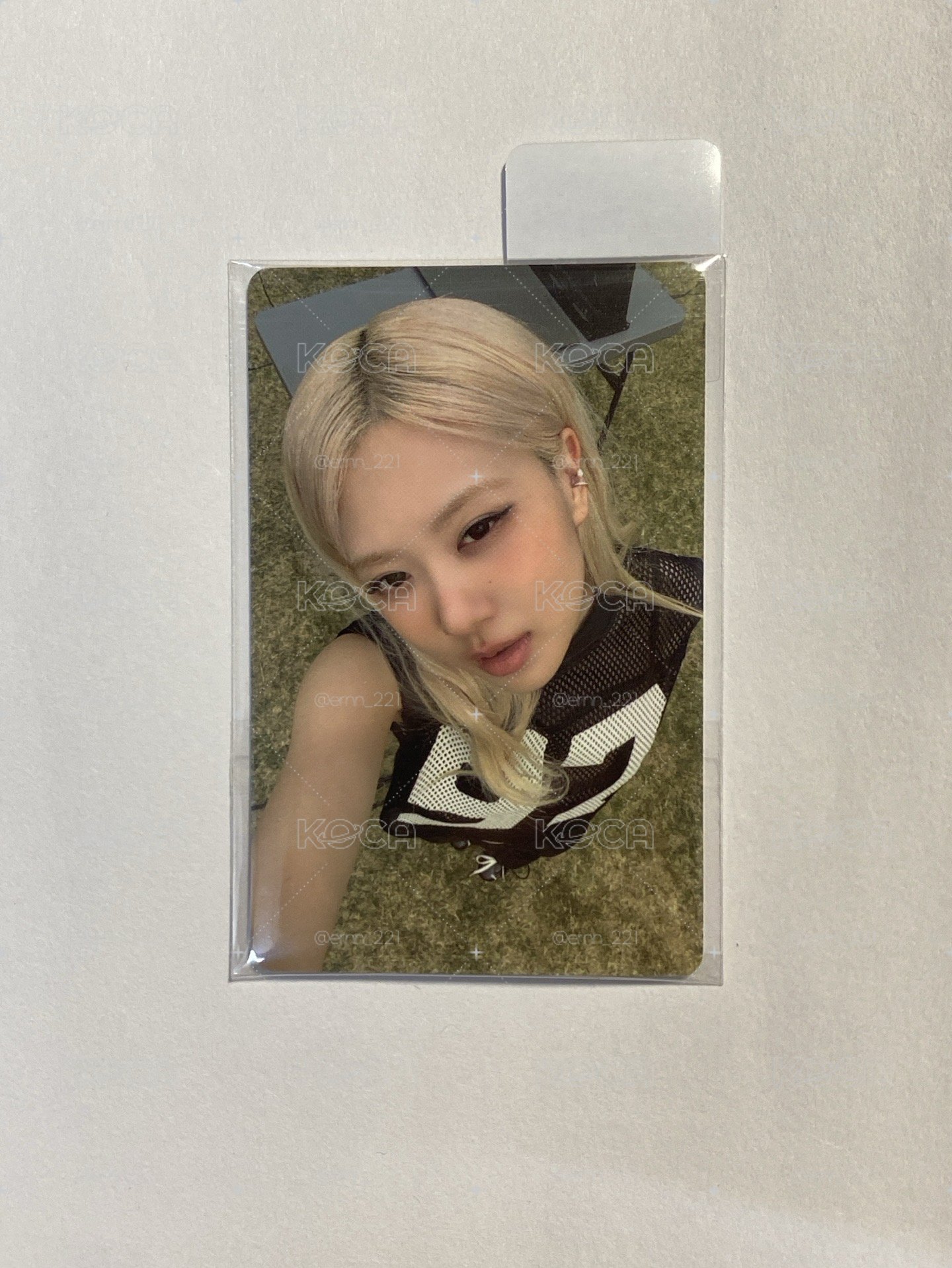  PUMA x ROSÉ 歪頭卡