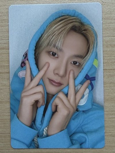 one and only 會員限定帽T 周邊卡