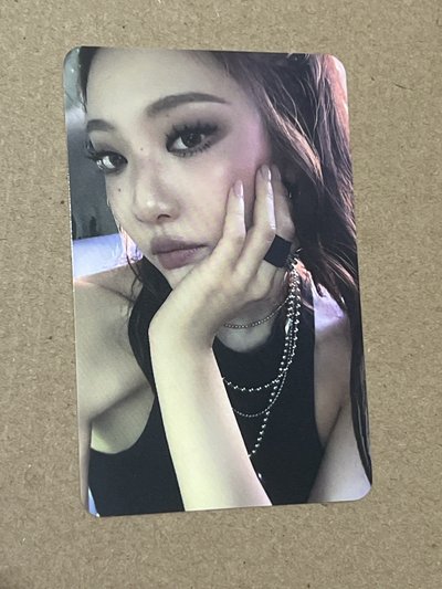 dirty work 戒指專卡 撐下巴馬尾寧