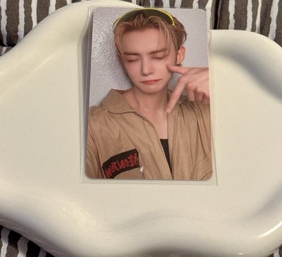 YEONJUN NO LABELS sw 幸運卡 