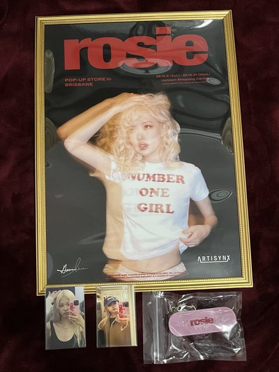  Brisbane rosie 限定海報 / 鑰匙圈小滑板/ 滿額ㄧ套