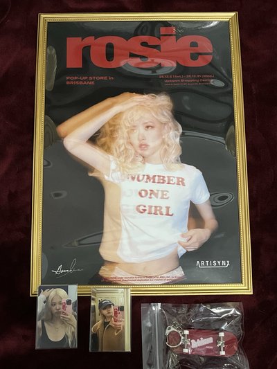  Brisbane rosie 限定海報 / 鑰匙圈小滑板/ 滿額ㄧ套