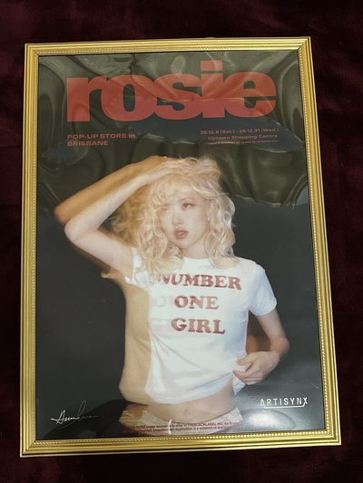  Brisbane rosie 限定海報 / 鑰匙圈小滑板/ 滿額ㄧ套