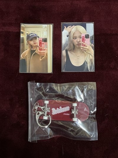  Brisbane rosie 限定海報 / 鑰匙圈小滑板/ 滿額ㄧ套