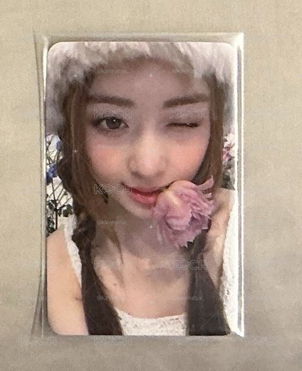 LE SSERAFIM YUNJIN小卡