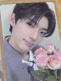 圖一下右（制服拿花）