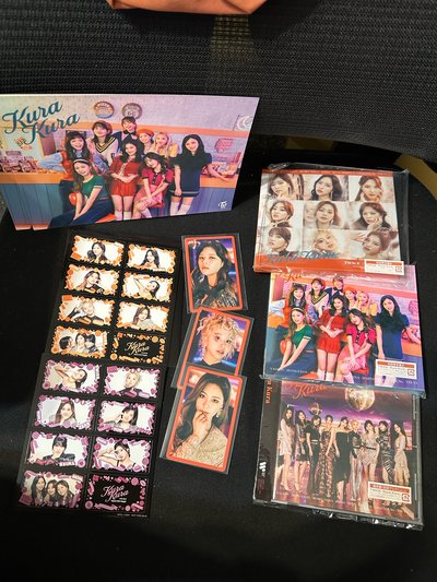 TWICE 8th Single KURA KURA 初回限定和通常盤