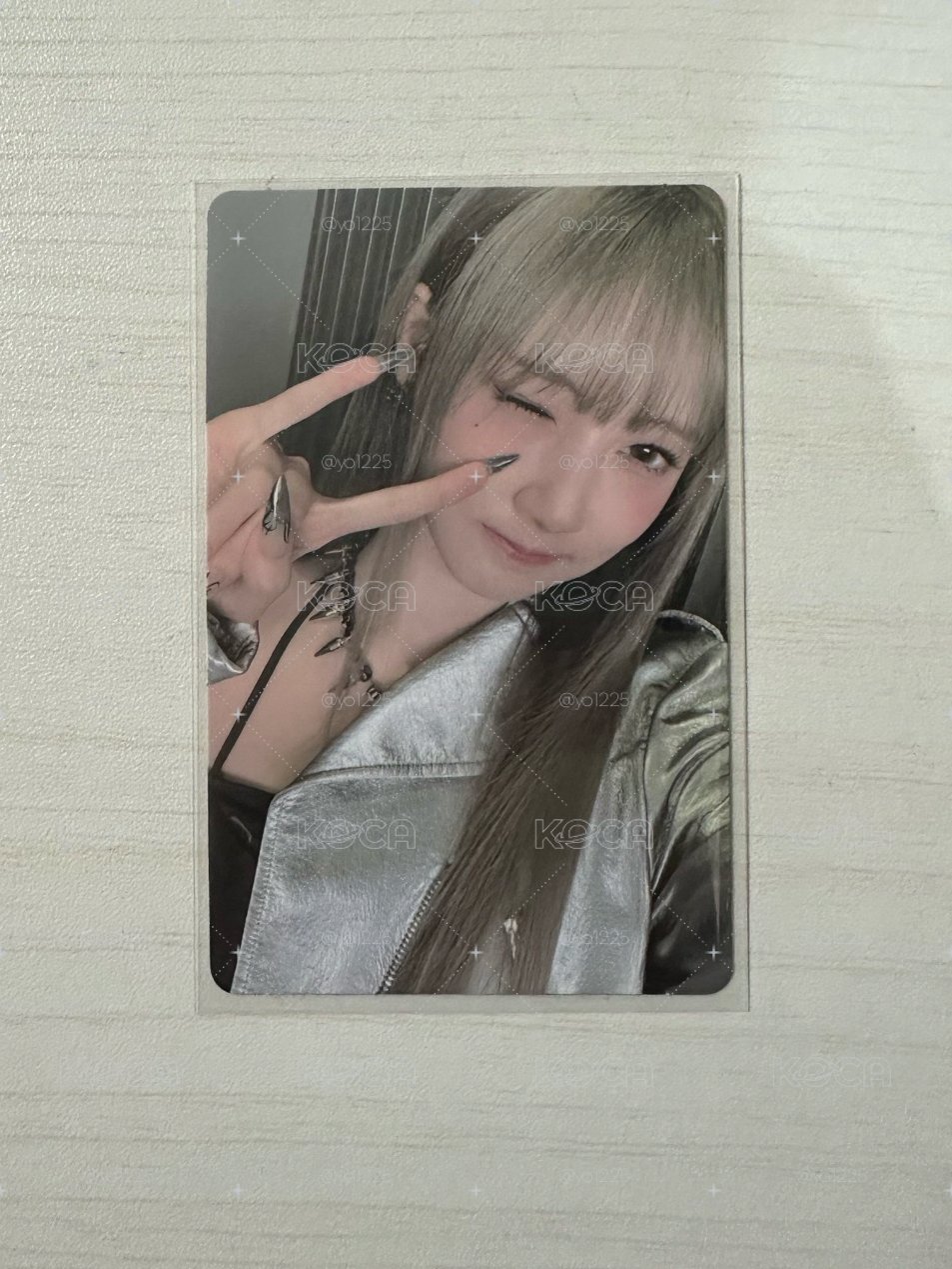 BABYMONSTER 眨眼藍