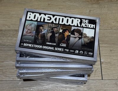 The action單封未拆專。                      （買兩張送演唱會紙花）
