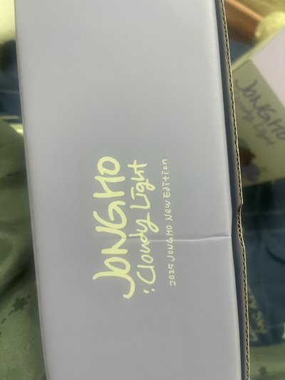 僅加濕器和外盒（外盒上方有摺痕）