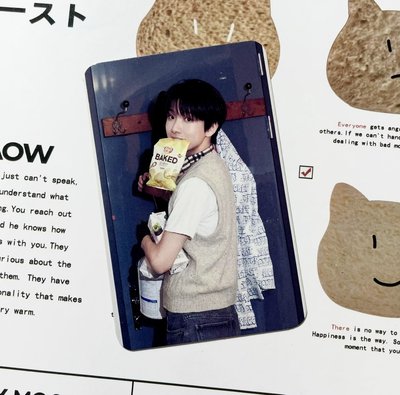 金雲鶴 who 出道mp特典 咬薯片